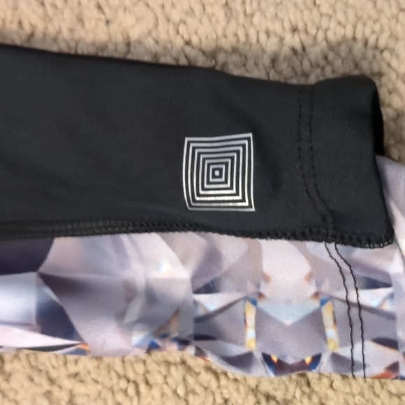 Lularoe Jordan workout leggings Size L - Picture 5 of 6